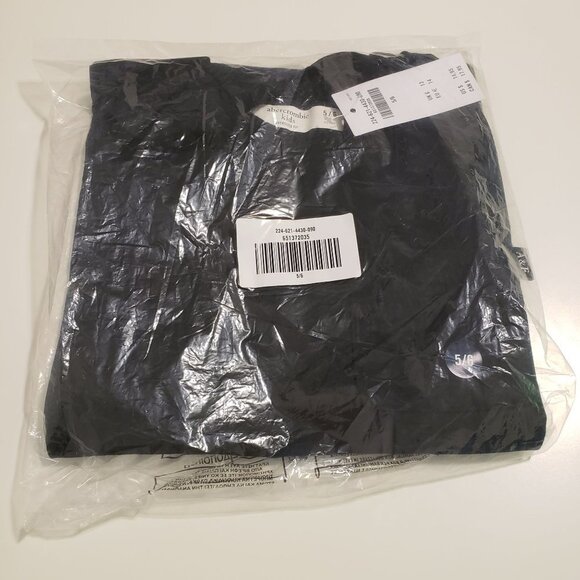 NWT Abercrombie Girls oversized pocket tee in Black Size 5/6 - Picture 2 of 6